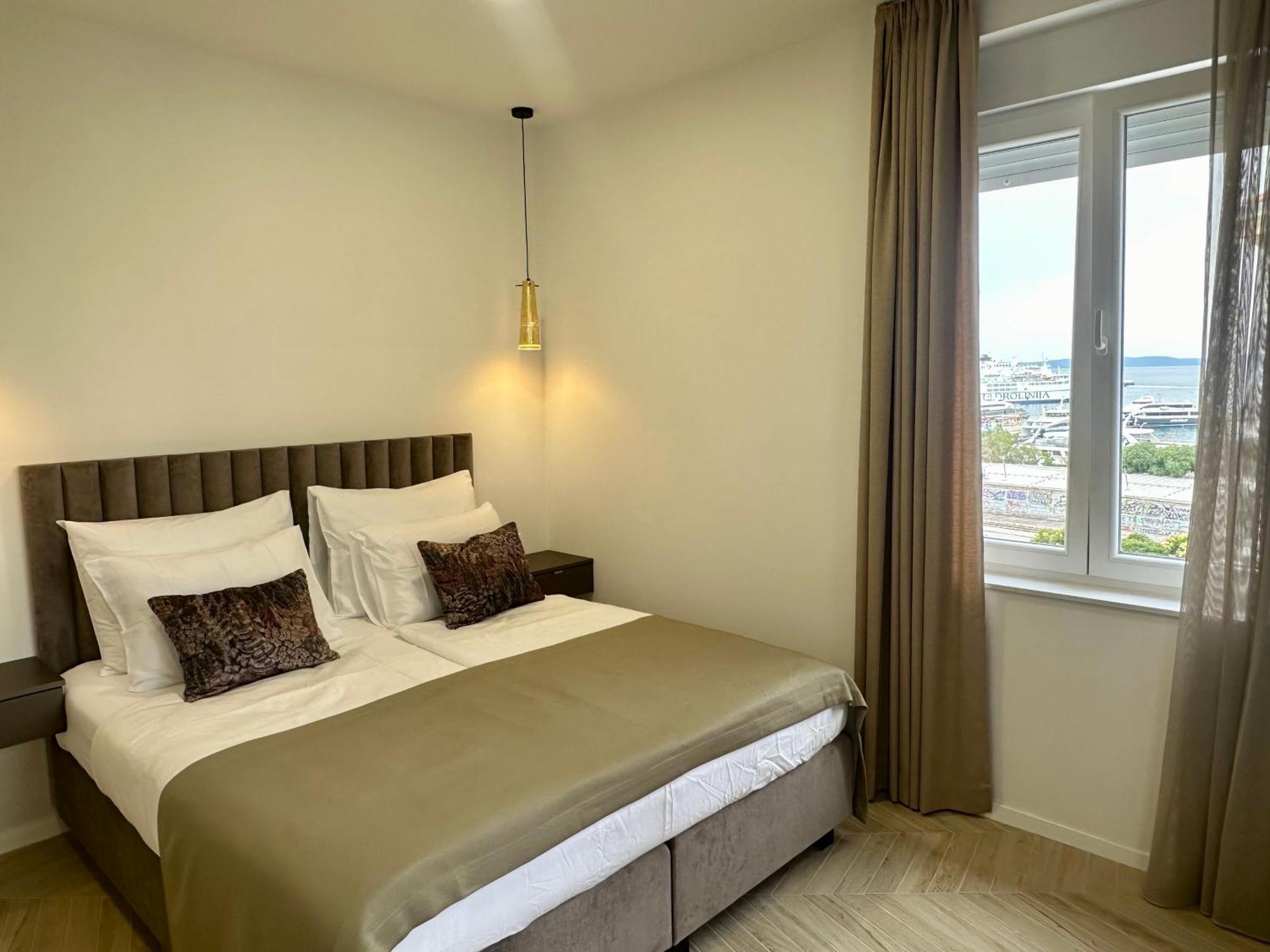 Mariani Luxury Rooms In Center Split Bagian luar foto