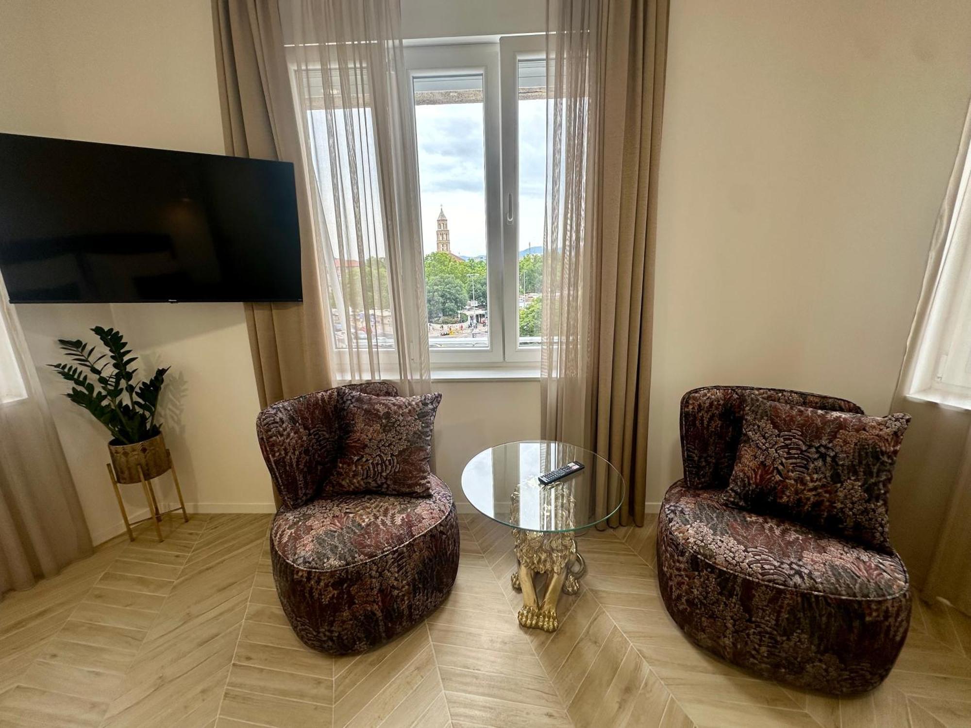 Mariani Luxury Rooms In Center Split Bagian luar foto