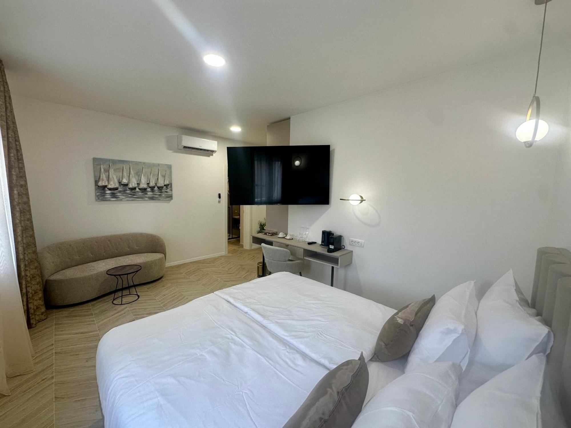 Mariani Luxury Rooms In Center Split Bagian luar foto
