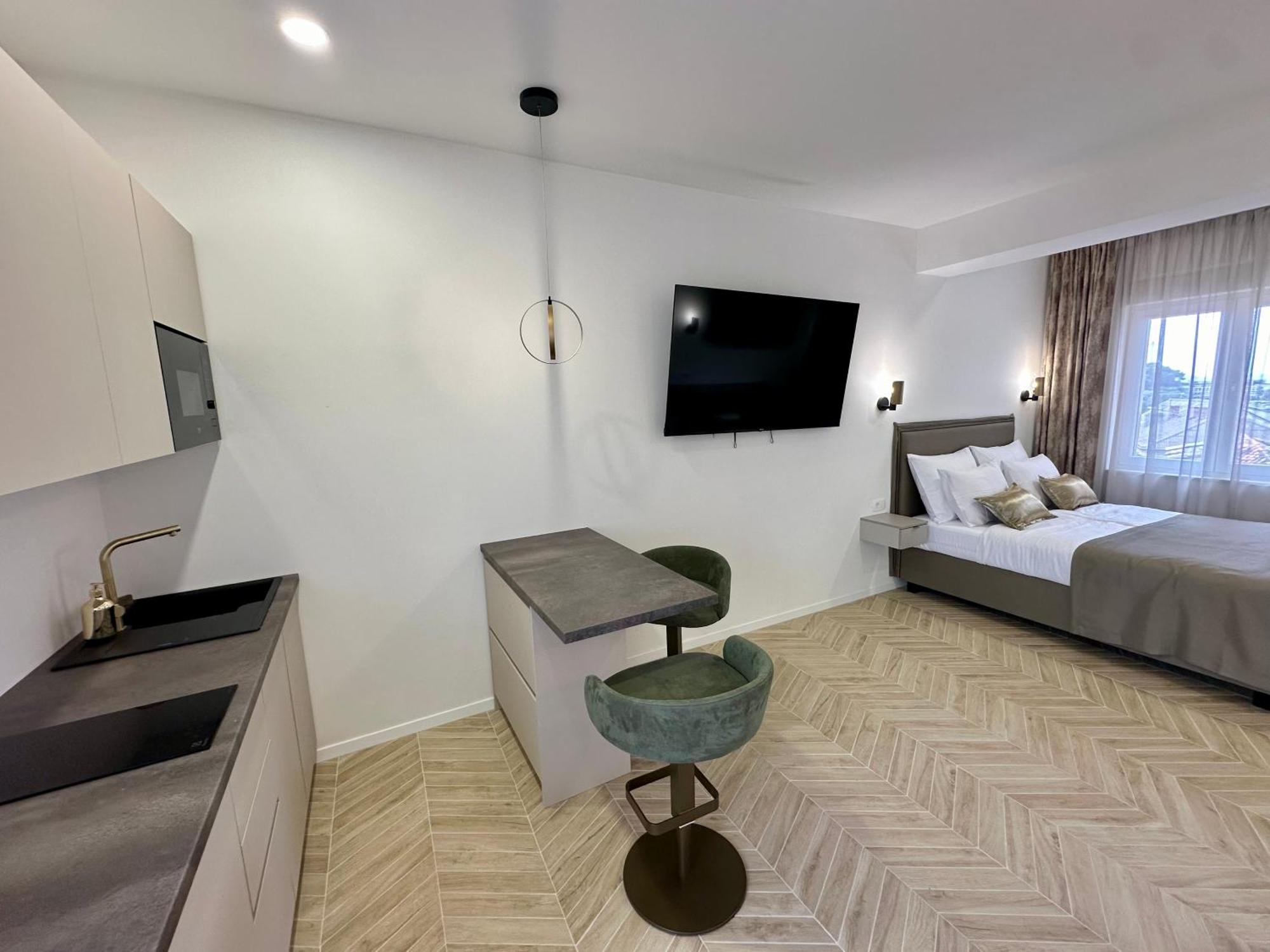 Mariani Luxury Rooms In Center Split Bagian luar foto