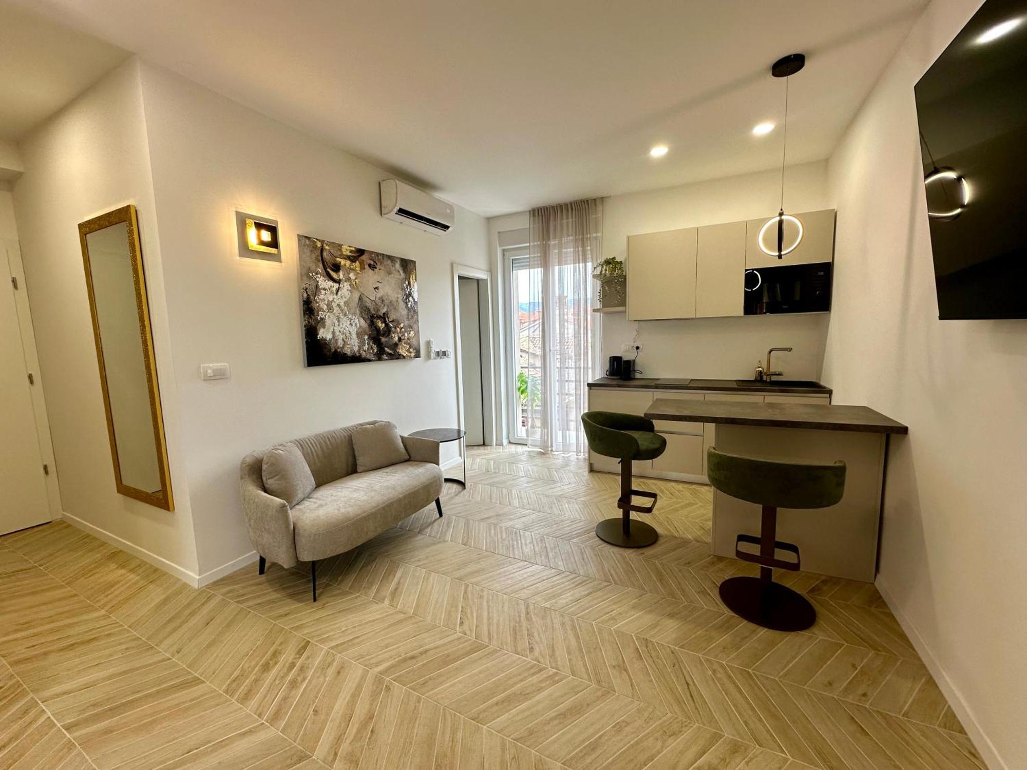 Mariani Luxury Rooms In Center Split Bagian luar foto