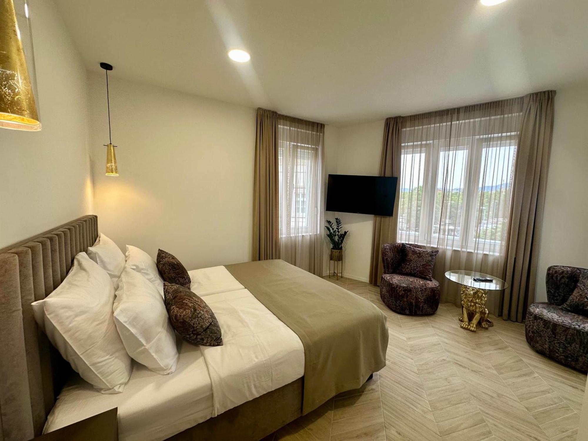 Mariani Luxury Rooms In Center Split Bagian luar foto