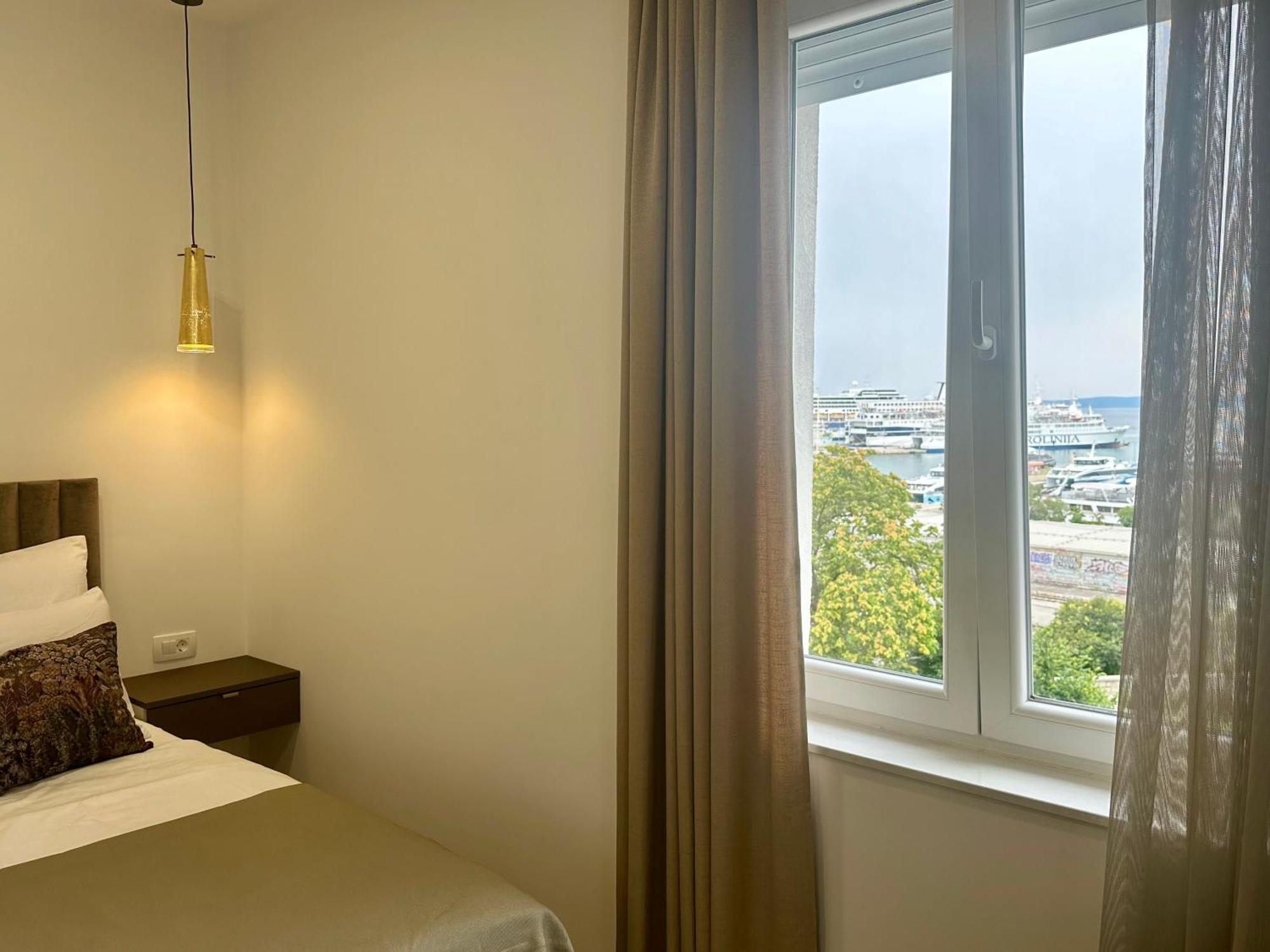Mariani Luxury Rooms In Center Split Bagian luar foto