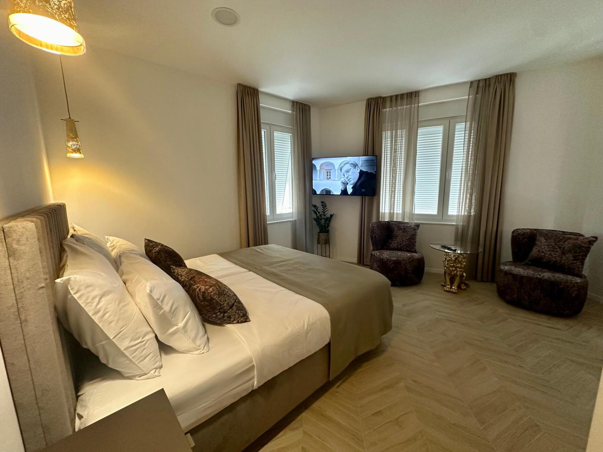 Mariani Luxury Rooms In Center Split Bagian luar foto