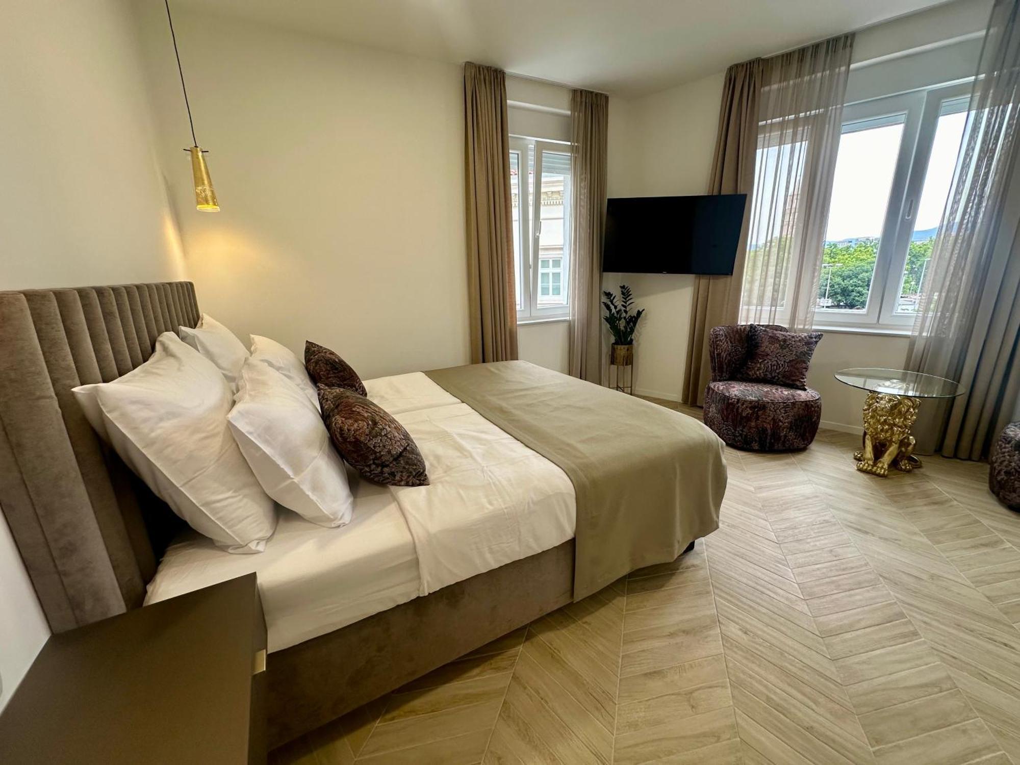 Mariani Luxury Rooms In Center Split Bagian luar foto